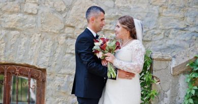 Fui juzgado por no permitir que mis cuatro hijas asistieran a mi boda cuando descubrí que iban a derramar vino tinto en el vestido de mi futura esposa