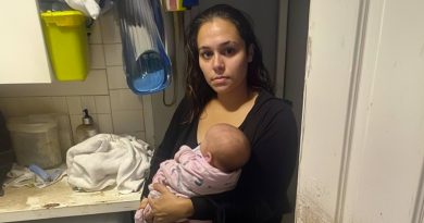 Joven Madre Compra una Lavadora Vieja que Apenas Puede Costear, y Luego Encuentra una Nota Dentro