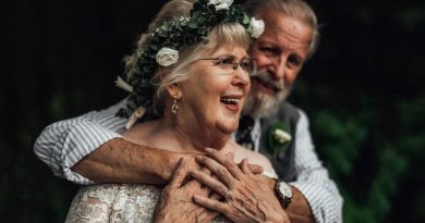 La nieta sorprendió a sus abuelos con una sesión de fotos de bodas en su 60 aniversario de matrimonio