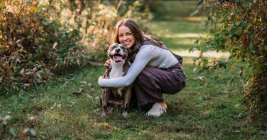 La Ganadora del Concurso del Perro Rescatado Más Adorable del Mundo 2024 es una ‘Cariñosa’ Mezcla de Pit Bull que ‘Nunca Ha Conocido a un Extraño’