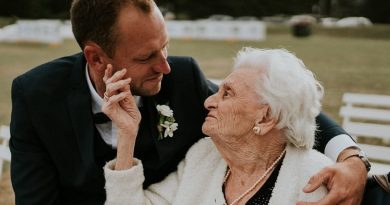 “Prometo que seguiré tus consejos y haré todo para que nuestro matrimonio sea tan fuerte como tu larga vida.” Sus ojos brillaron de alegría y orgullo, y él entendió que había recibido la bendición más preciada.