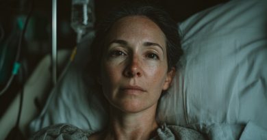 Me desmayé en la calle. Desperté en el hospital — al lado estaba un desconocido, sosteniendo mi mano. Él llamó a la ambulancia y vino conmigo. Una hora después llegó mi esposo. Vio a ese hombre — y palideció… Resulta que ese hombre…