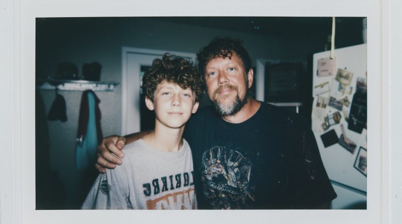 Le llamé a mi padre un fracasado por no comprarme un iPhone. Una semana después, tuvo un ataque al corazón. En el hospital, conocí a su jefe y lo que me contó me rompió el corazón…