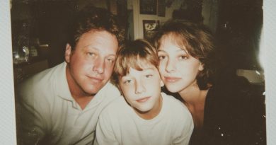 Mis padres me echaron de la familia cuando tenía 10 años — y volvieron solo cuando me convertí en alguien exitoso, y no vinieron por lo que soñaba de niño…