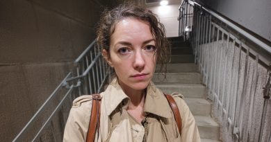 El domingo por la mañana escuché un timbre en la puerta y allí estaba una mujer. Tranquila, serena, como si se hubiera preparado con antelación para esta conversación. Y de inmediato dijo: «Perdón… tengo que decirte algo sobre tu esposo»…