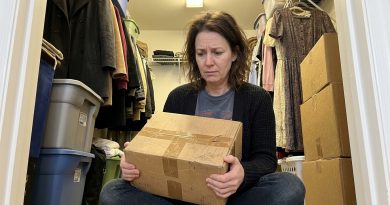 Mamá guardaba una caja con la inscripción “No abrir” — la abrí después de su funeral