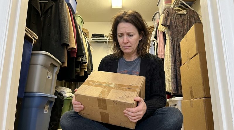 Mamá guardaba una caja con la inscripción “No abrir” — la abrí después de su funeral