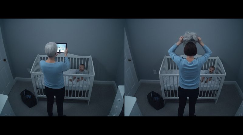 Contracté a una adorable niñera jubilada para mis gemelos — y una noche la cámara me mostró quién es en realidad