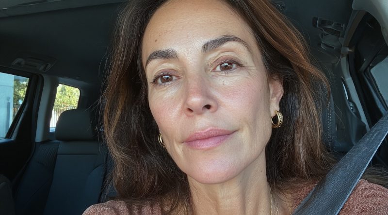 Mi esposo me regaló la bolsa de mis sueños — y por la mañana la vi en manos de su hija