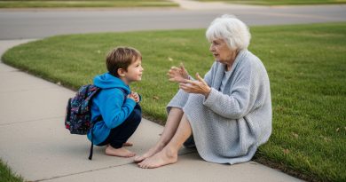 Era un adolescente que siempre llevaba a casa a una anciana perdida — hasta que un día apareció su hijo