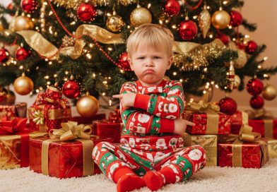 Papá le mintió a su hijo diciéndole que habían robado a Santa — por la mañana tocó la puerta la policía