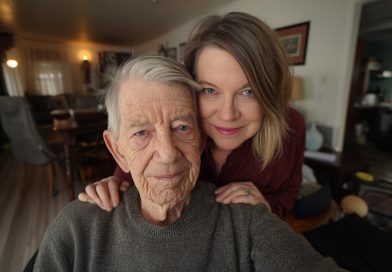 Meu padrasto me criou como se eu fosse sua filha depois que minha mãe faleceu, e foi no funeral dele que descobri a verdade que me escondiam há muitos anos…