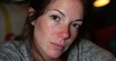 Mi esposo siempre se burlaba de mí por no hacer nada en casa, y luego encontró mi nota después de que la ambulancia me llevara…