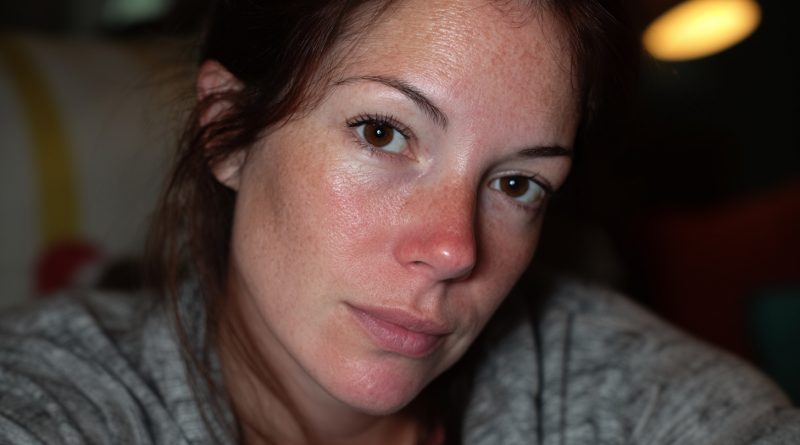 Mi esposo siempre se burlaba de mí por no hacer nada en casa, y luego encontró mi nota después de que la ambulancia me llevara…