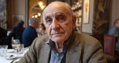 Un hombre de 67 años me invitó a cenar. Me fui cuando su hija de 30 años hizo una pregunta impertinente sobre mi situación financiera…