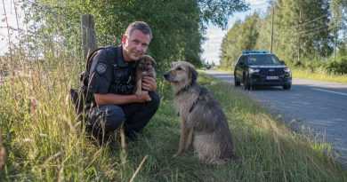 Un cachorro corrió hacia los policías en busca de ayuda. Lo que sucedió después es difícil de olvidar…