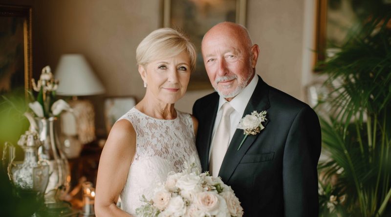 Mi padre se casó con mi tía cuando mi mamá ya no estaba — y en plena boda, mi hermano me dijo: “Papá no es quien finge ser”