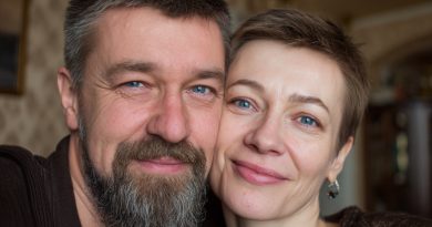 Mi esposo se mudó a la habitación de invitados alegando mis ronquidos — pero me quedé sin palabras cuando supe lo que realmente hacía allí