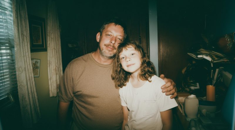 Durante diez años crié a la hija de mi amada fallecida — y en el Día de Acción de Gracias ella dijo que se iba con su padre biológico