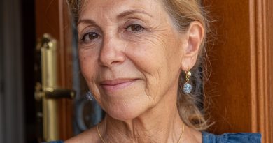 Un hombre me invitó a una «cena romántica» después de dos meses de cortejarme — pero en lugar de velas y comida, encontré un fregadero lleno de platos sucios. Y lo que hice después, él definitivamente no lo esperaba…