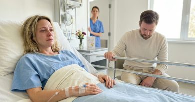 Mi esposo decidió llevárselo todo después de que le salvé la vida. Pero mi hija le dijo al juez: «¿Puedo mostrarle algo que mamá no sabe?»