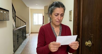 Mi hija dejó de llamar. Después de dos semanas de silencio, conduje hasta su dirección. Ella había dejado un sobre marcado “Para Mamá, cuando vengas”.