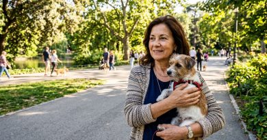Lo conocí paseando a mi perro en el parque. Tengo 63 años y pensé que nunca volvería a fijarme en nadie. Mi hija dice que estoy haciendo el ridículo. No me he sentido tan viva en años.