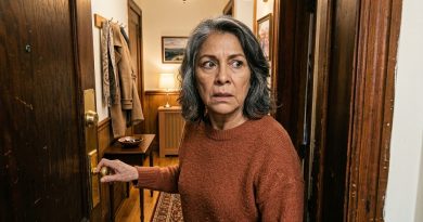 Treinta años creí que había muerto en un incendio — hasta que un nuevo vecino llamó a mi puerta