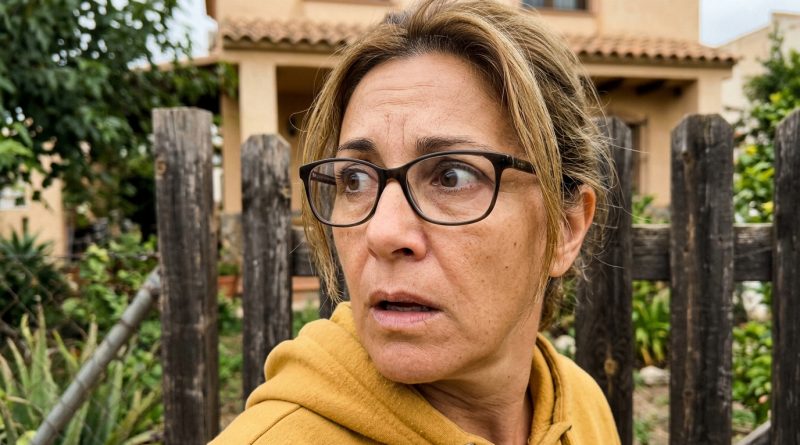 En mi patio se rompió la cerca y acepté la ayuda de un desconocido… pero al minuto ya no podía apartar la mirada de su mano