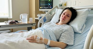 Mi esposo decidió llevárselo todo después de que le salvé la vida. Pero mi hija le dijo al juez: «¿Puedo mostrarle algo que mamá no sabe?»