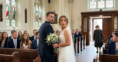 En mi boda apareció una anciana desconocida y señaló al novio con el dedo