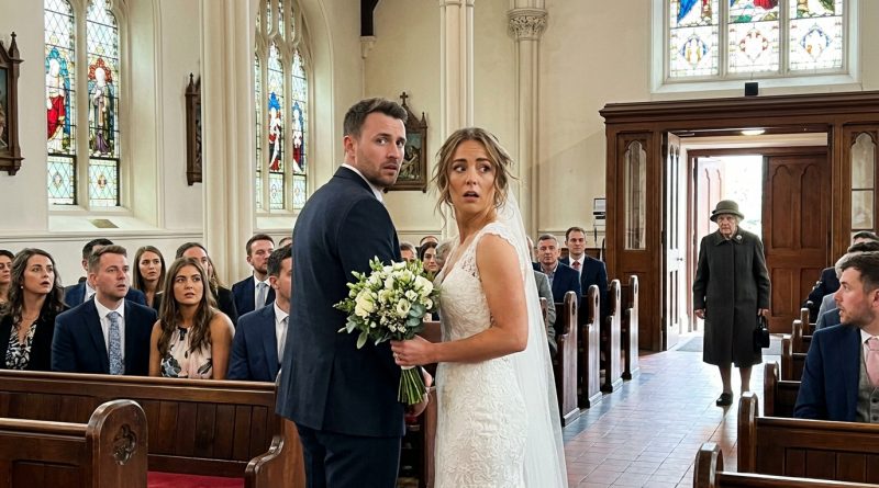 En mi boda apareció una anciana desconocida y señaló al novio con el dedo