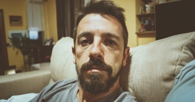 Encontré un coche abandonado en el bosque. Cuando abrí el maletero — me quedé petrificado.