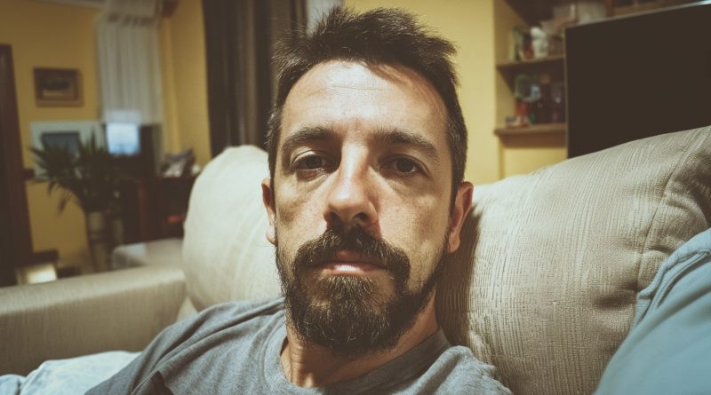 Encontré un coche abandonado en el bosque. Cuando abrí el maletero — me quedé petrificado.