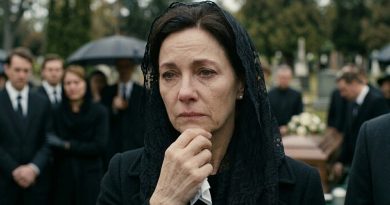 Durante Diez Años Envié Dinero a Mi Hermano Cada Mes. Luego Apareció en un Funeral en un Mercedes.