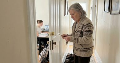 Mi nieta iba a empezar la universidad, así que le ofrecí mi habitación libre. Dos meses después, cambió la cerradura de su puerta. Nunca recibí una llave.