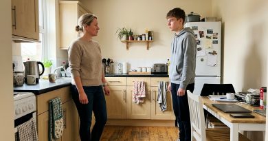 Crié al hijo de mi hermana durante 18 años — Luego me miró a los ojos y dijo: “Ahora eres un extraño para mí”