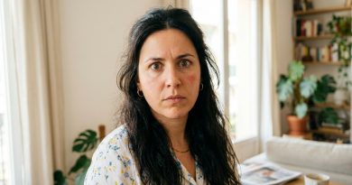 Di a luz el viernes por la mañana. El sábado por la noche llamó mi suegra: era la primera llamada en todo este tiempo. Pensé que preguntaría cómo estaba yo, cómo estaba su nieto. Pero preguntó: “¿Ya estás adelgazando? Porque algunas, después del parto, se dejan por completo”. Mi marido me dijo en voz baja: «No te lo tomes a mal, simplemente no sabe ser de otra manera». Lo miré y entendí que ya no iba a seguir callándome…