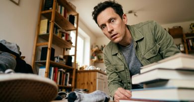 Mi hija me pidió que nunca entrara en su antigua habitación — cumplí durante tres años, hasta que una noche oí un ruido allí dentro y abrí la puerta