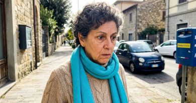 Veinte años después llamó un hombre al que no esperaba volver a oír — dijo que guardaba algo mío y, después de la conversación, me acerqué a la cómoda que no había abierto en todos esos años