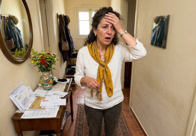 Mi Hijo Me Pidió Que Transfiriera Temporalmente Su Piso a Mi Nombre. Dos Años Después Dice Que Ahora Es Mío y Que No Quiere Tener Nada Que Ver Con Él.