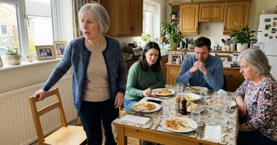 Mi hija me invitó a almorzar el domingo y dijo que necesitábamos hablar. Su esposo y su madre también estaban en la mesa. Lo que escuché me hizo levantarme y marcharme sin decir una palabra.