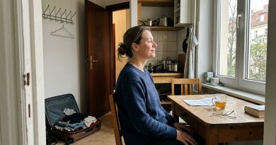 Mi esposo se fue por una mujer más joven. No lloré. Me senté y respiré. Por primera vez en años, sentí alivio.