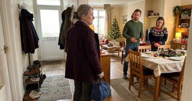 Cedí mi apartamento a mi nieto porque mi hijo dijo que sería mejor para los impuestos. Ahora, cuando quiero ir en las fiestas, mi nuera dice que no hay espacio.