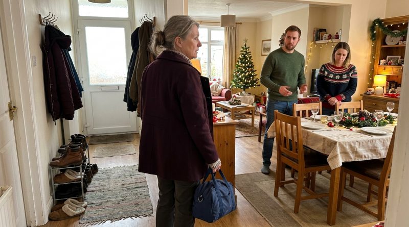 Cedí mi apartamento a mi nieto porque mi hijo dijo que sería mejor para los impuestos. Ahora, cuando quiero ir en las fiestas, mi nuera dice que no hay espacio.