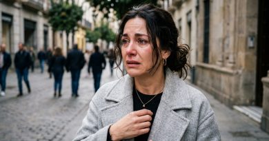 El entierro de papá fue el miércoles. Yo estaba de pie junto al ataúd, llorando, y no podía parar. Mamá se acercó por detrás y me susurró: «Basta. Él no se lo merecía». Me di la vuelta. Y de pronto entendí que ya no podía seguir callando, y allí mismo hice algo que ni yo misma esperaba de mí. ..