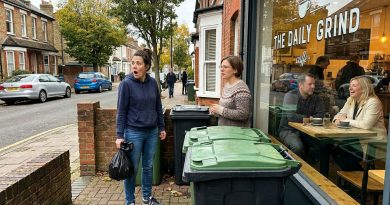 Mi vecina me contó junto a los contenedores que había visto a mi marido todos los jueves en un café del centro. Con la misma mujer. Los jueves, mi esposo decía que iba al huerto.