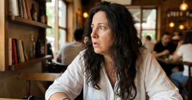 Mi nuera me pidió que sacara sus cajas de nuestro sótano, pero entre sus cosas encontré algo que jamás habría esperado y llamé a mi hijo sin moverme del sitio