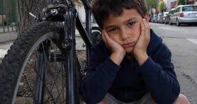 La vecina le “regaló” a mi hijo una bicicleta vieja, pero su frase una semana después me hizo verlo todo de otra manera…