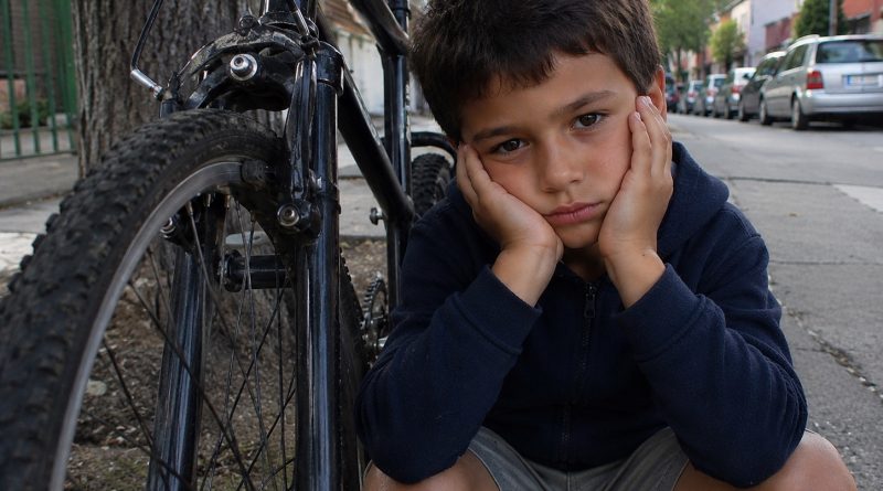 La vecina le “regaló” a mi hijo una bicicleta vieja, pero su frase una semana después me hizo verlo todo de otra manera…